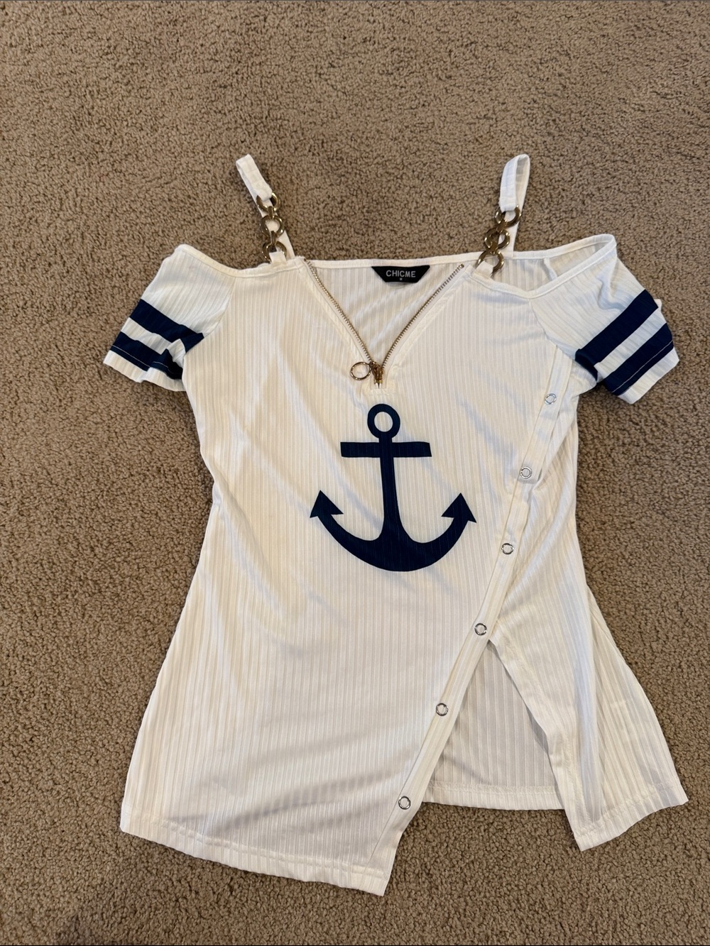 chic White Ribbed Cold-Shoulder Top with Navy Anchor